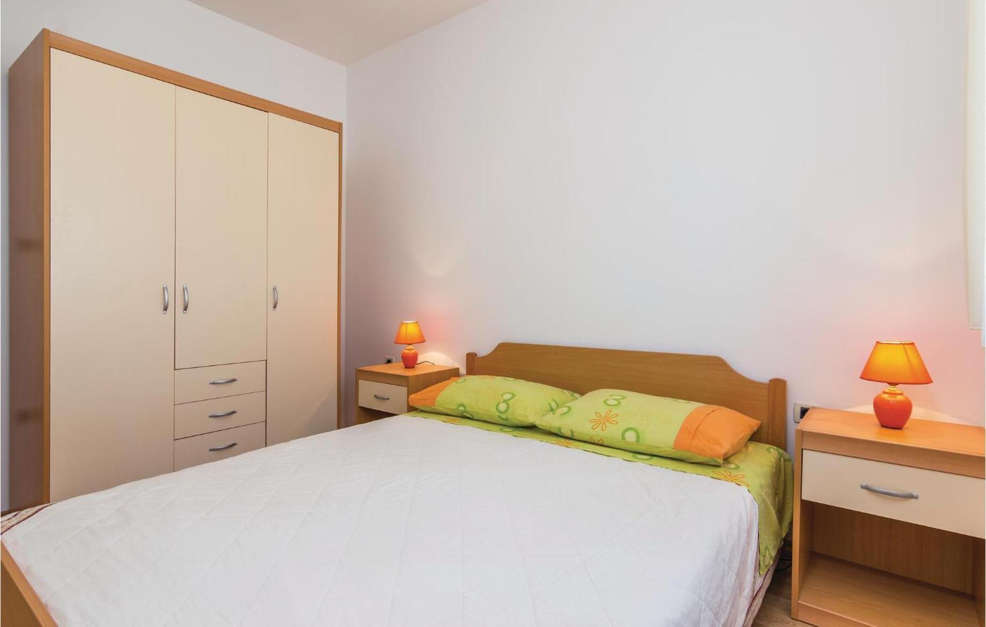 Beautiful Apartment In Porec With Kitchen المظهر الخارجي الصورة