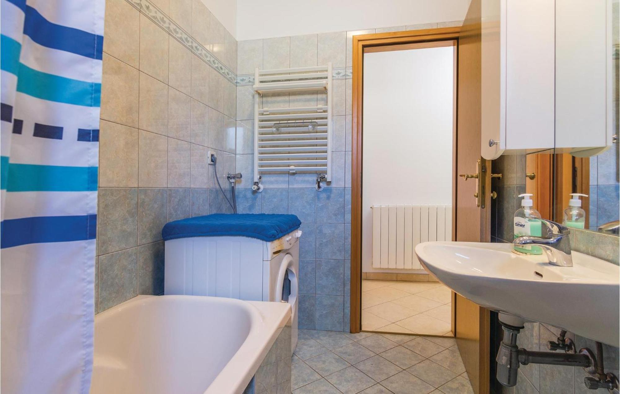 Beautiful Apartment In Porec With Kitchen المظهر الخارجي الصورة