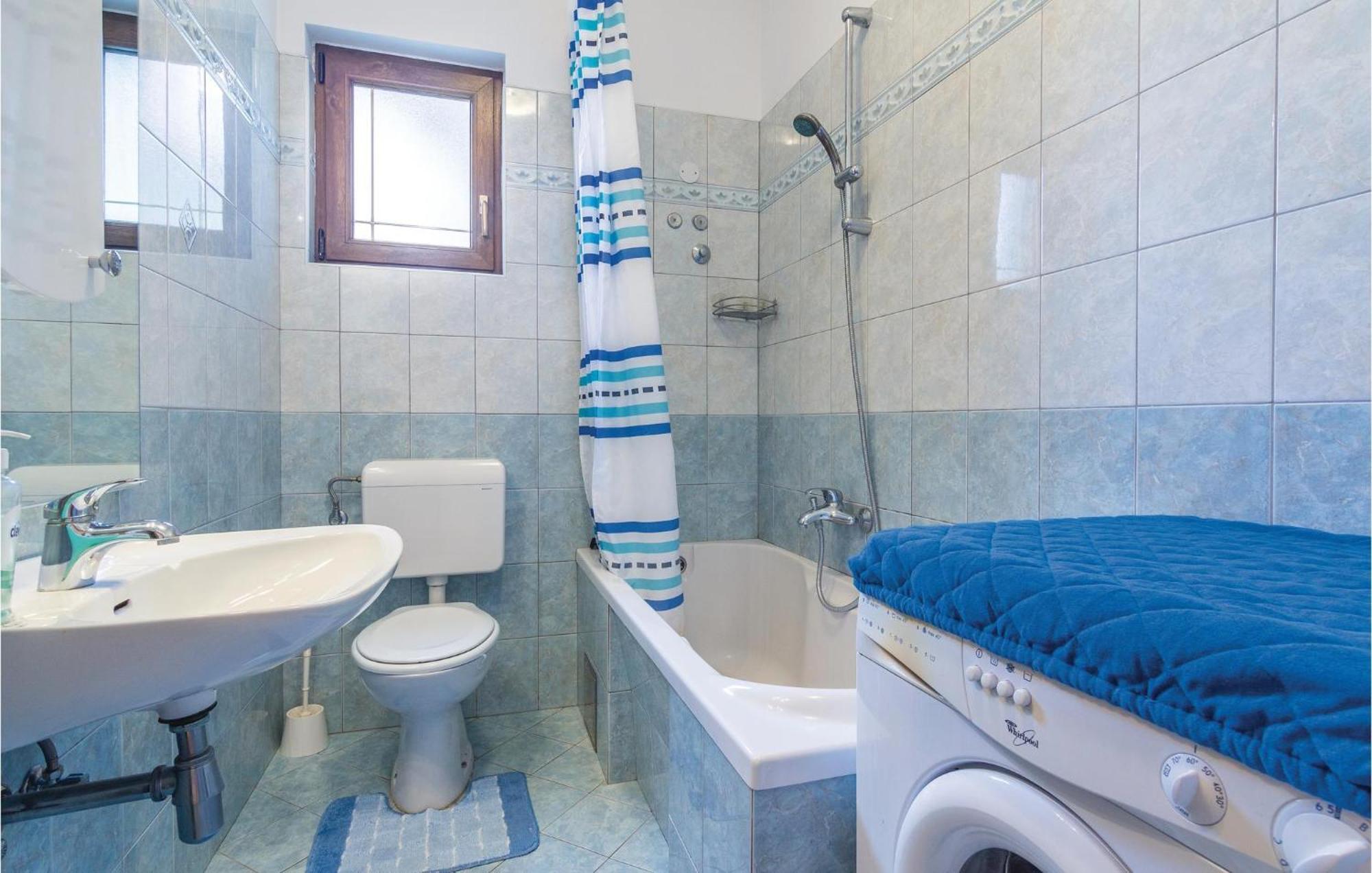 Beautiful Apartment In Porec With Kitchen المظهر الخارجي الصورة